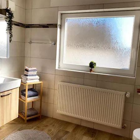 Gaestehaus Beim Metzger / Am Nuerburgring Apartmán Dottingen (Rhineland-Palatinate)