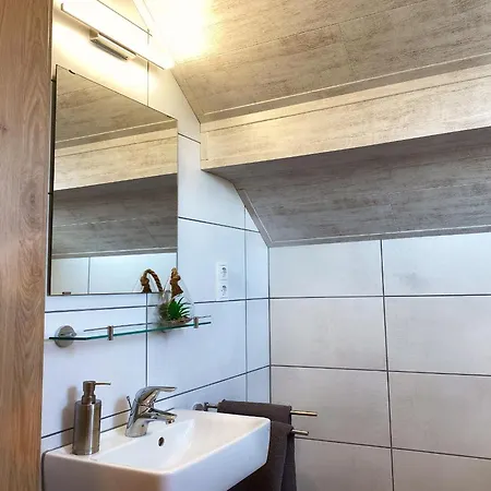 Gaestehaus Beim Metzger / Am Nuerburgring Dottingen (Rhineland-Palatinate)